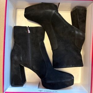 Vince Camuto VP-Penella size 7.5 black platform bootie